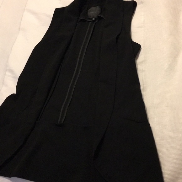 Black Open Front Vest with Pockets - Picture 2 of 2